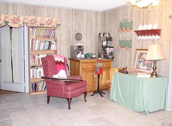 4th image of 7995 Wood Dr