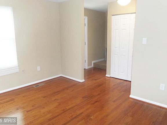 4th image of 914 Portia Ct