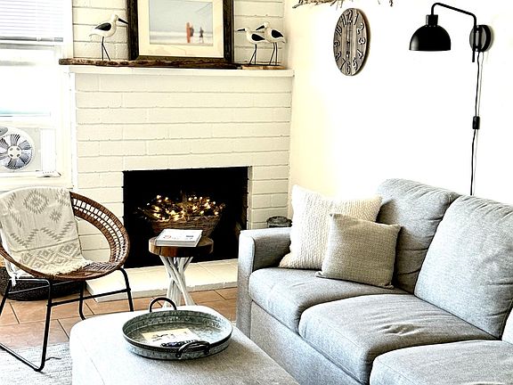 3rd image of 5075 W Point Loma Blvd