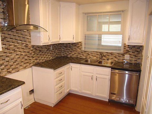3rd image of 5745 Hazeltine Ave