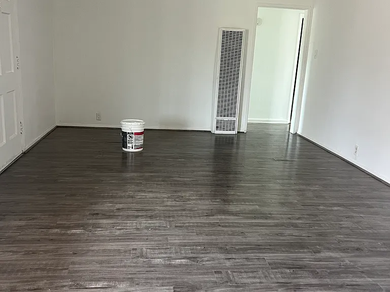 430 W Plum St — Photo 13
