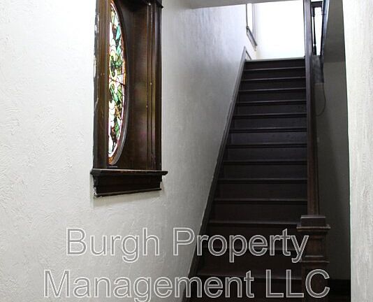 2nd image of 213 6th Ave Floor 2
