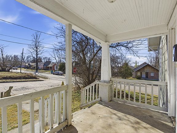 3rd image of 1335 W Elm Street