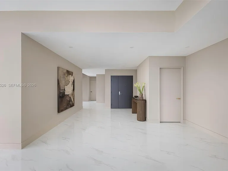 700 NE 24th St #Penthouse 5904 — Photo 7