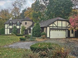 2810 S Twyckenham Dr, South Bend, IN 46614