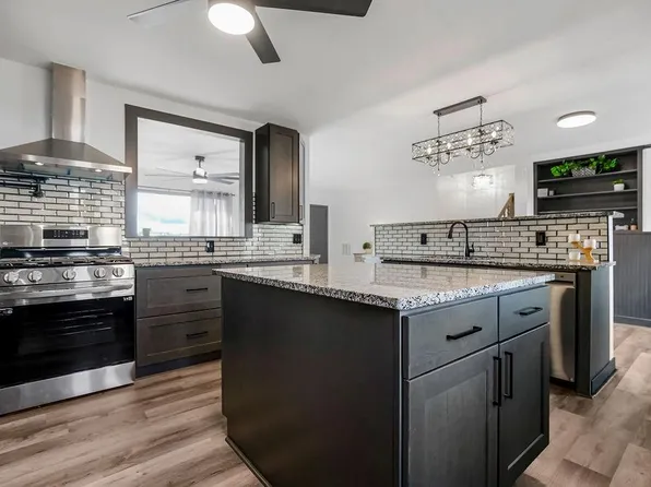 1453 S Ash St, Ottawa, KS 66067