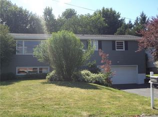 233 Marsh Dr, Syracuse, NY 13214