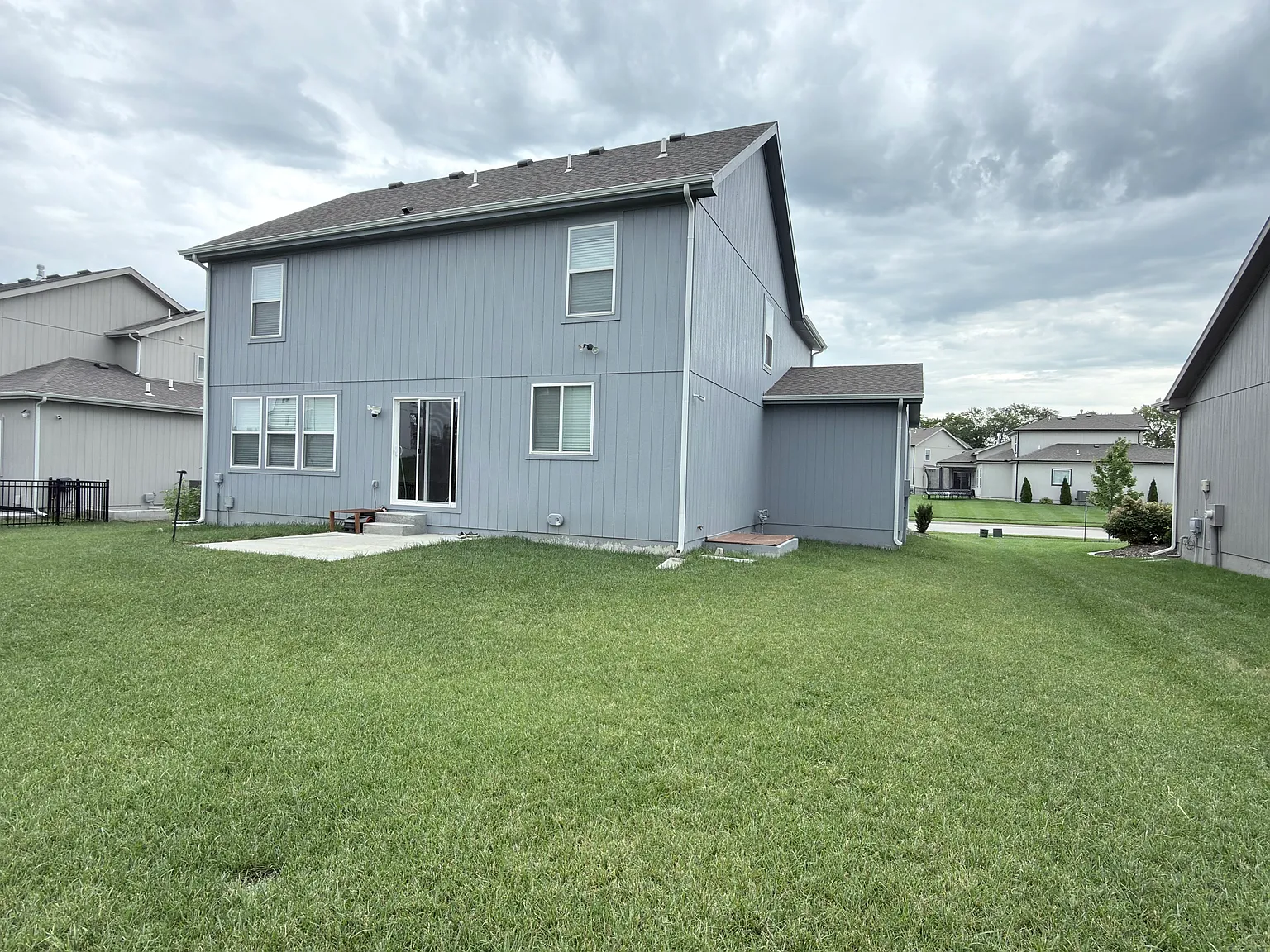 4 bed, 2.5 bath, 2069 sqft, $2,849 — Photo 2