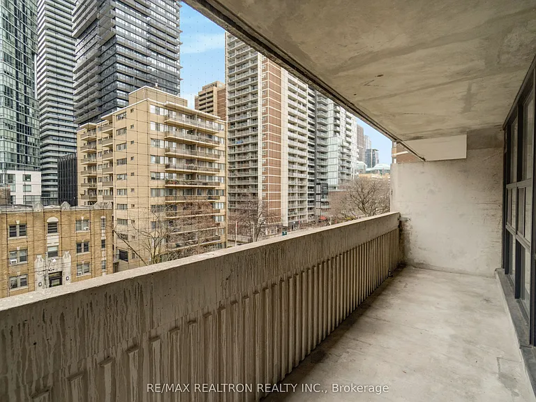 33 Isabella St #511 — Photo 22