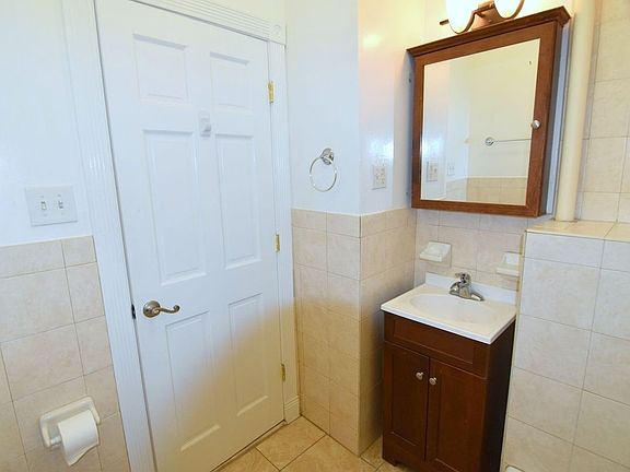 5th image of 149 W 72nd St APT 4B