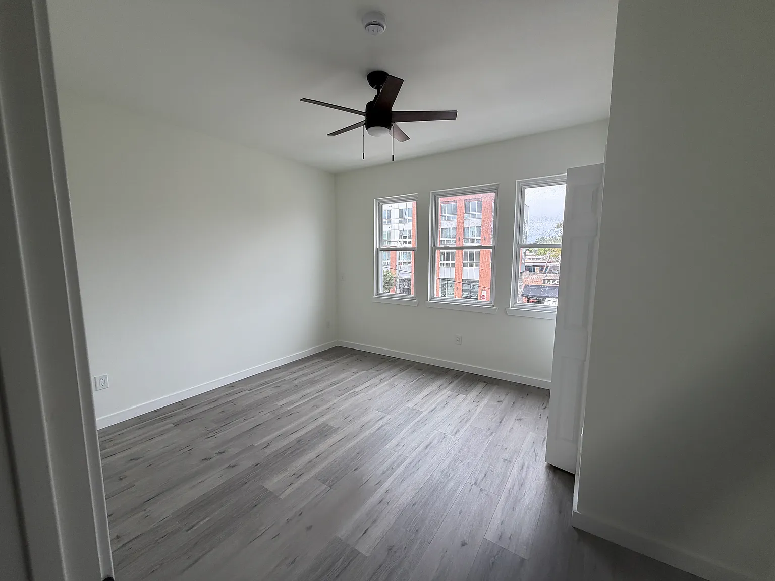 2 bed, 950 sqft, $2,700 — Photo 2