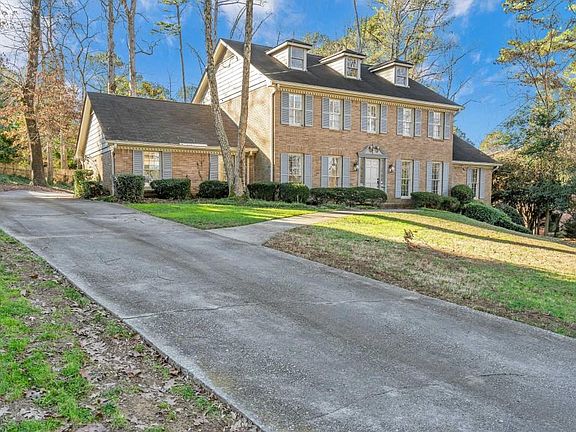 3rd image of 2891 Cravey Dr NE
