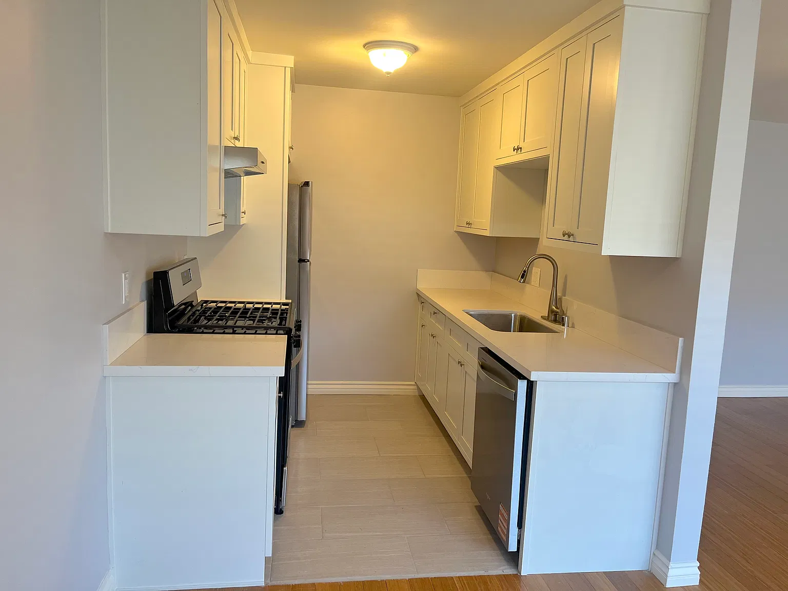 1 bed, 900 sqft, $1,995 — Photo 2