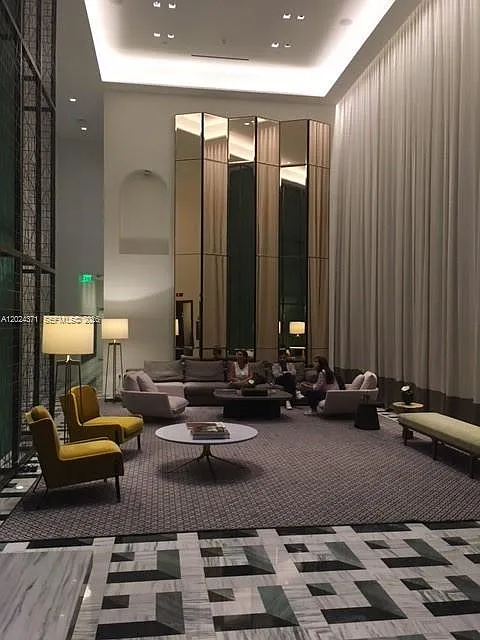 Sls Lux — Photo 3