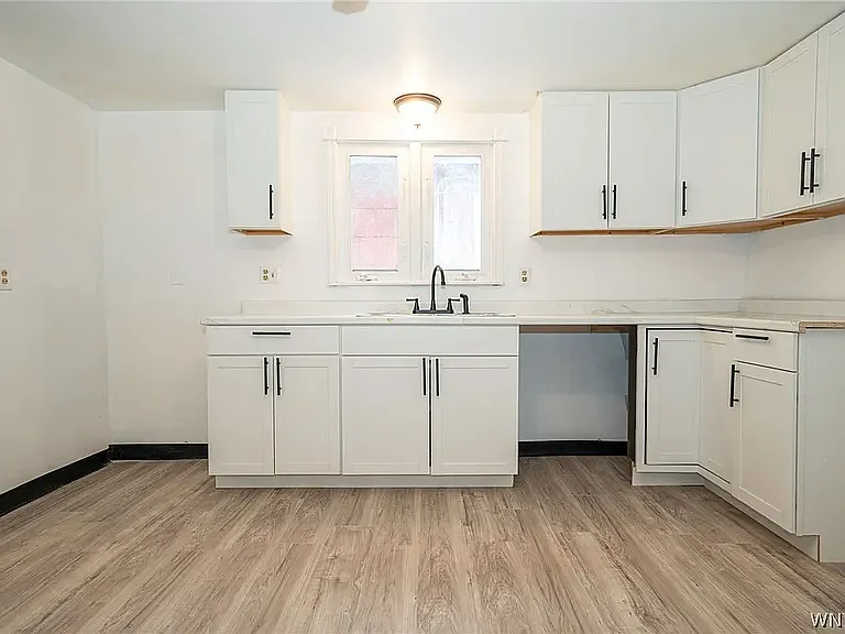 166 Barnard St — Photo 4