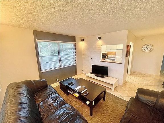 3rd image of 281 Ventnor S #281