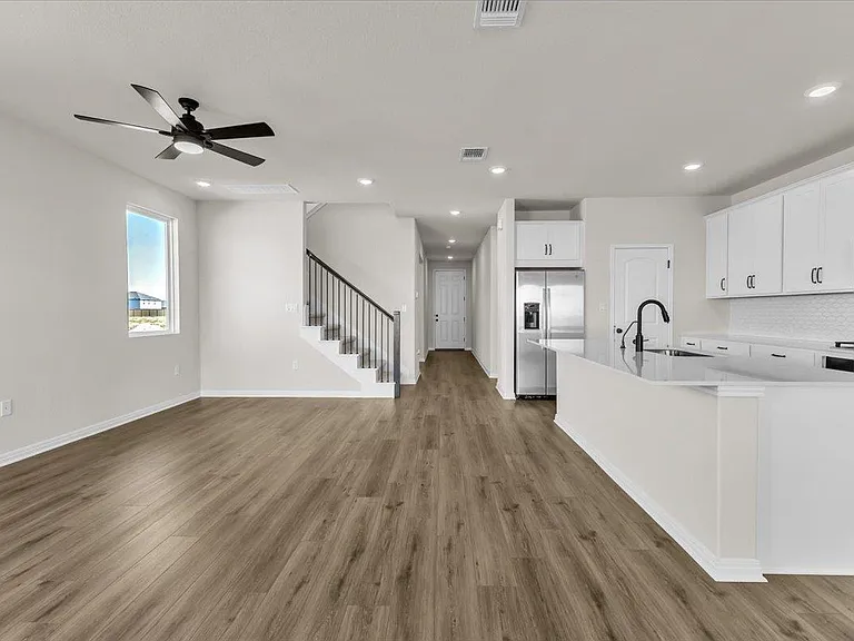 302 Willow Heights Dr — Photo 3