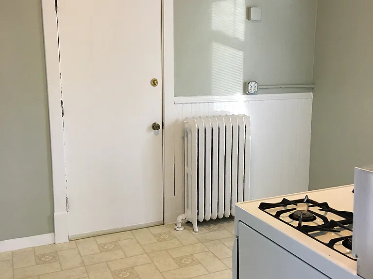 526 E 7th St #2 — Photo 16