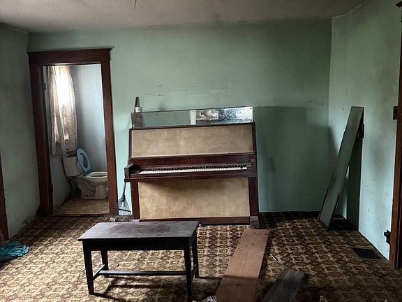 5th image of 308 W Dunn St