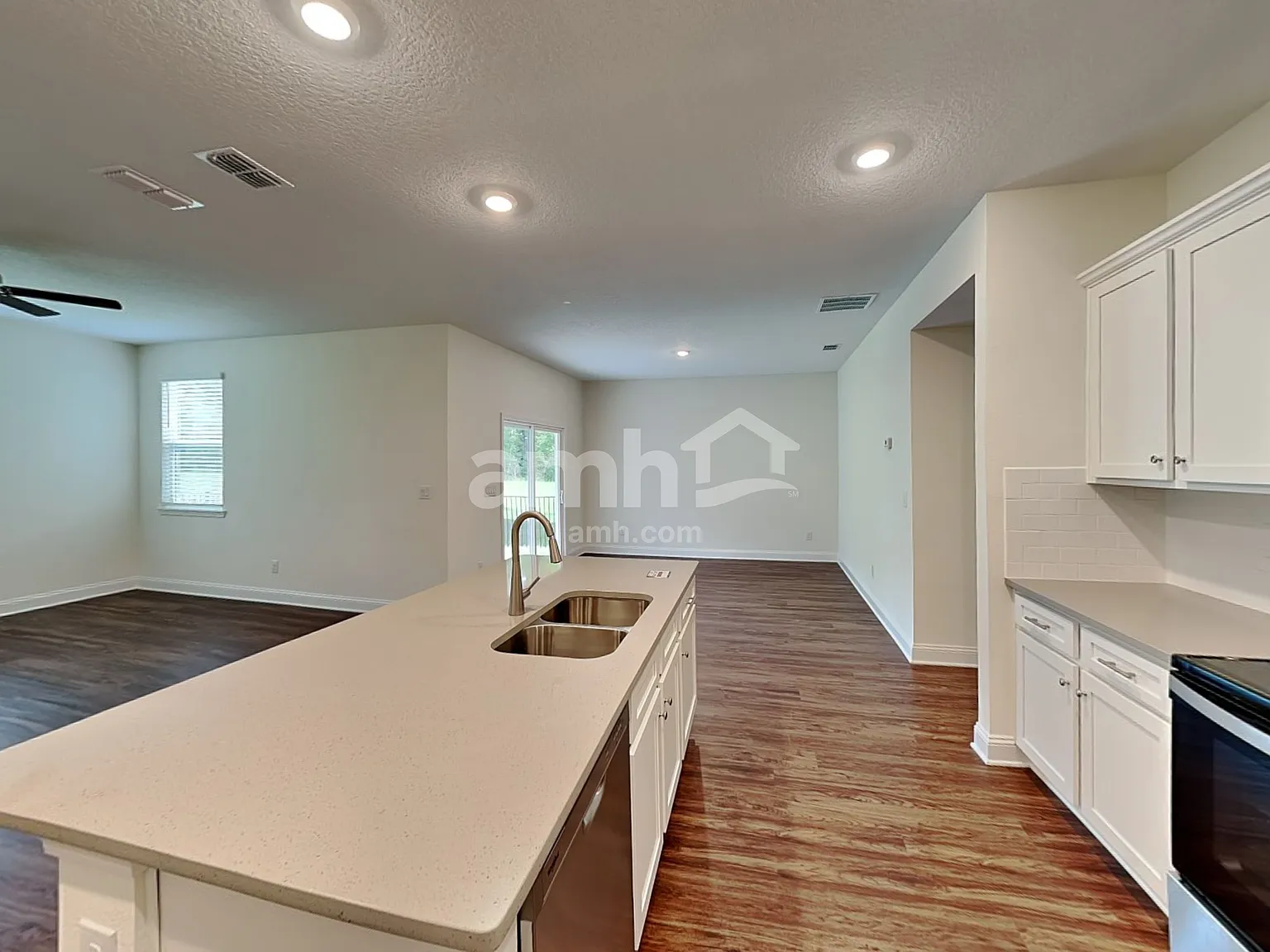 3 bed, 2.0 bath, 1700 sqft, $2,190 — Photo 4