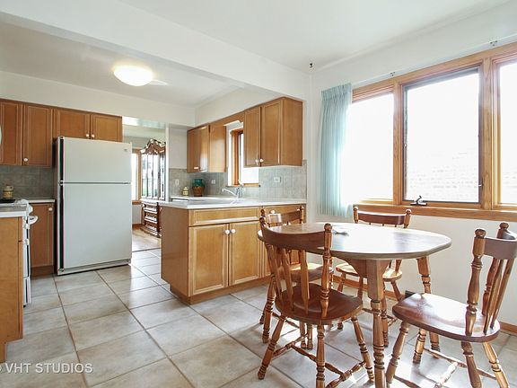 4th image of 8548 N Ottawa Ave