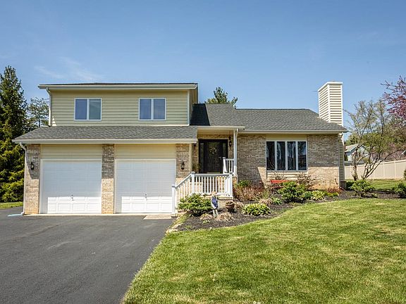 2nd image of 3184 Lakewood Dr