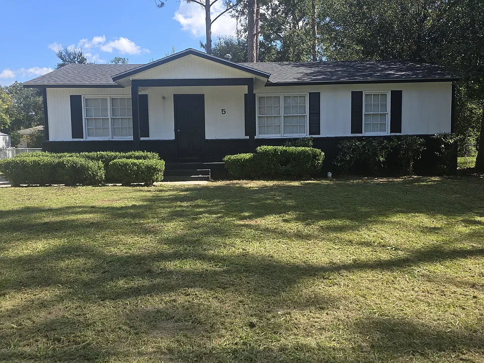 5 Redwood Cir