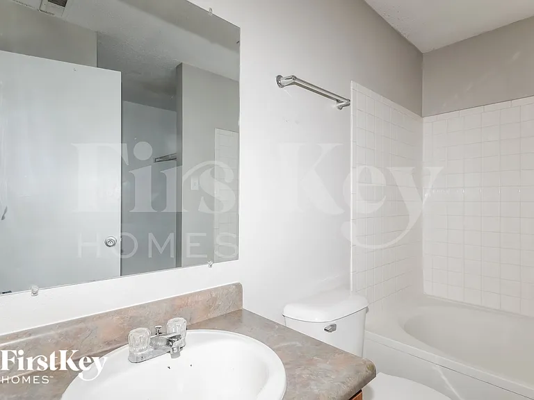 10605 Glenayr Dr — Photo 14