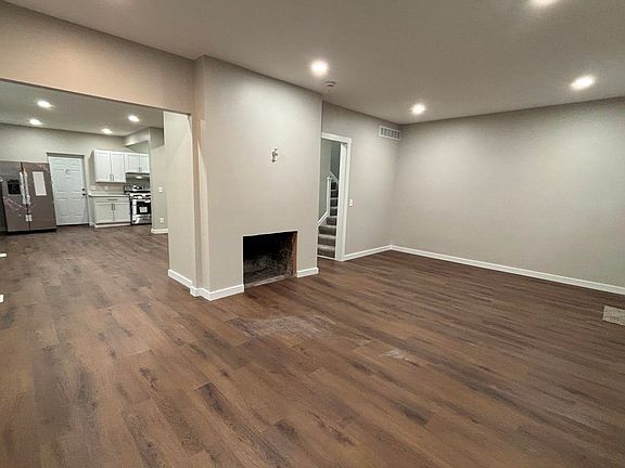 4th image of 706 John St