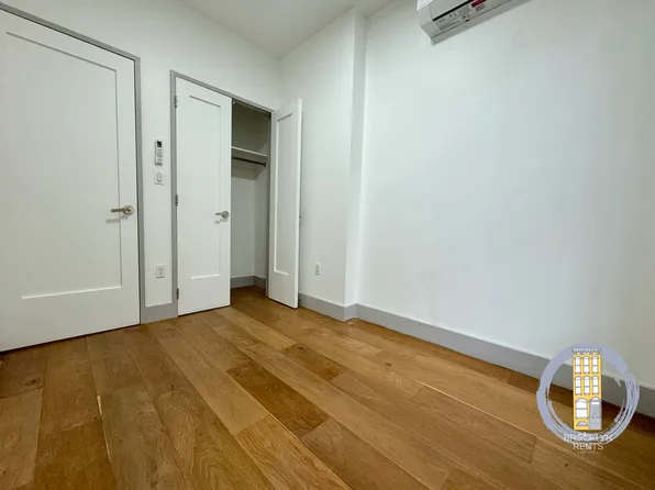 481 Chauncey Street image 18 of 28