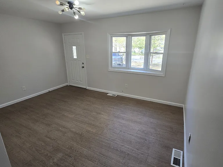 124 Erica Rd — Photo 12