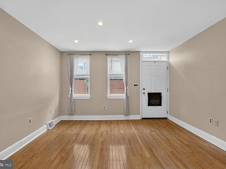2645 Bainbridge St — Photo 3