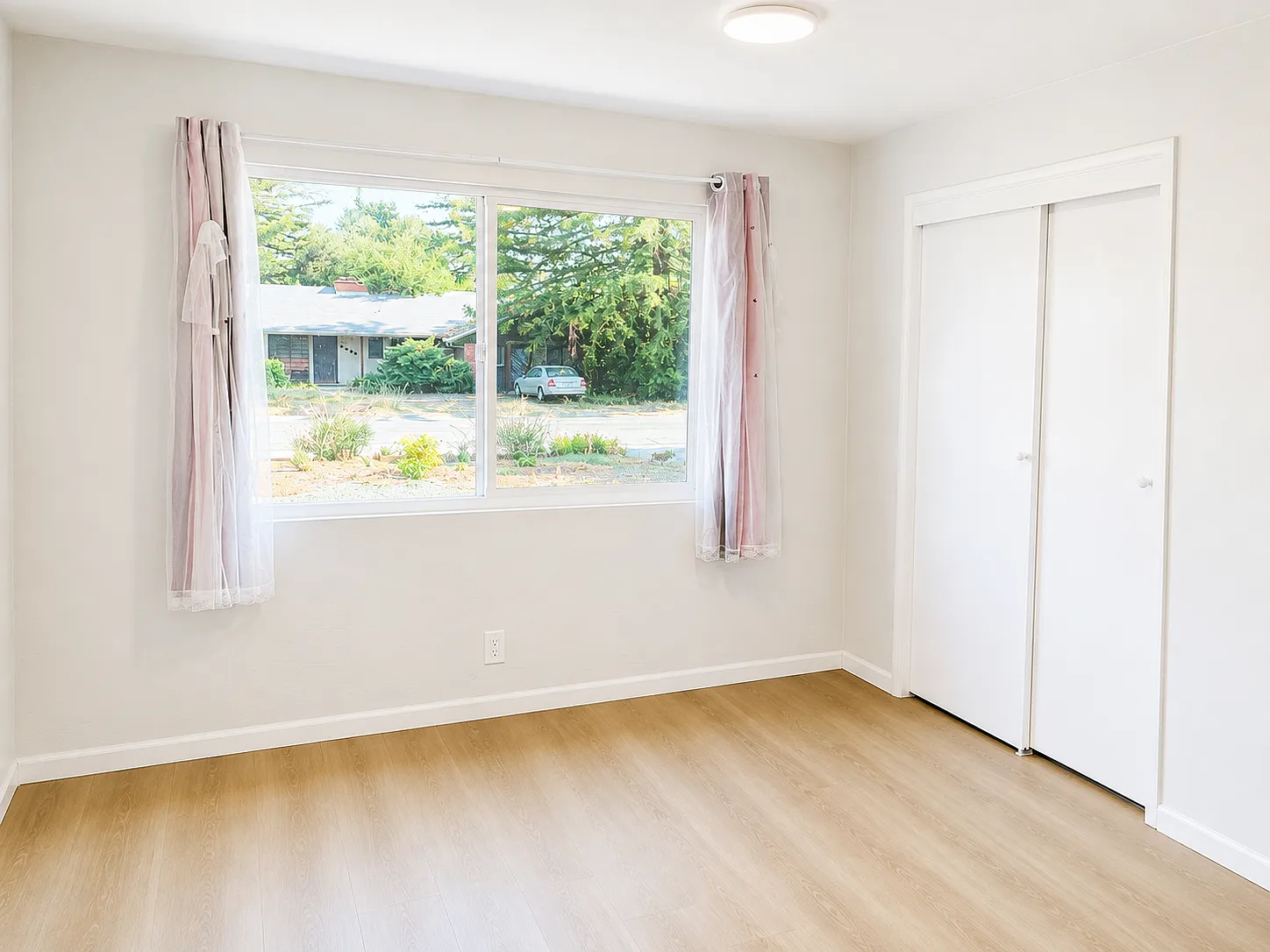 3 bed, 1.5 bath, 1132 sqft, $7,300 — Photo 4