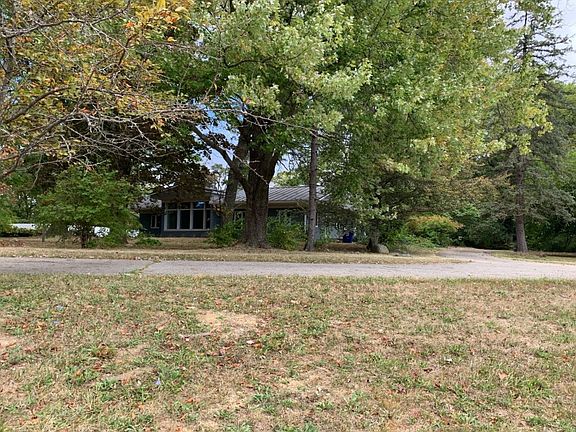2nd image of 100 Pinecrest Dr