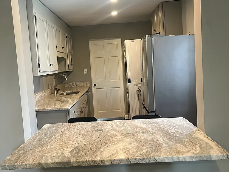 110 Front St — Photo 9
