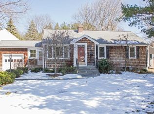30 Dale St, Medfield, MA 02052