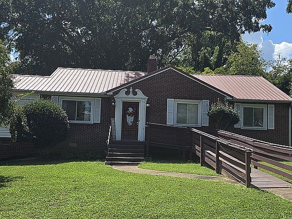 2nd image of 2028 Moultrie Sq