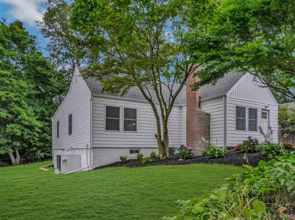 9 Moscato Street, Huntington, NY 11743