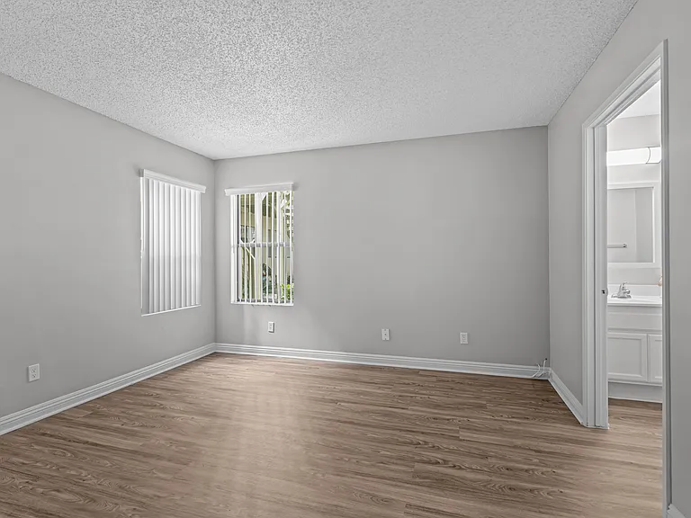 La Sierra Apartments — Photo 29