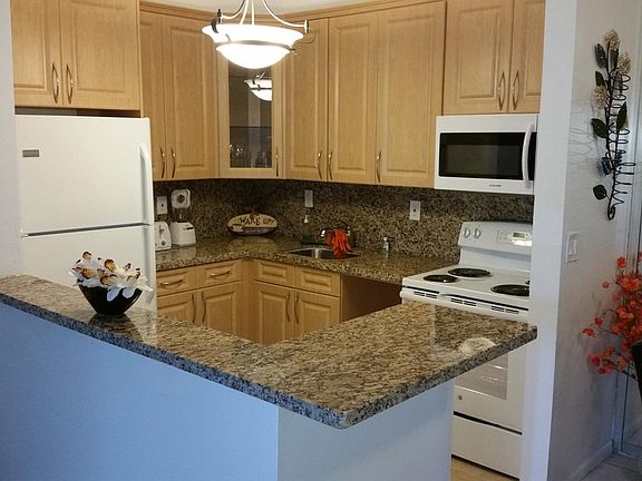 3rd image of 931 NE 199th St