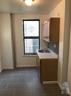 Rented by Skyline Group Real Estate | media 8