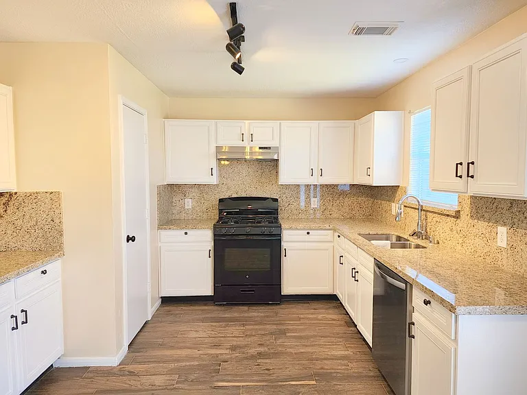 18123 Noble Forest Dr — Photo 11