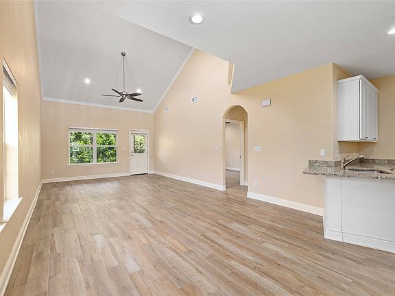 4th image of 1403 Waterstone Dr