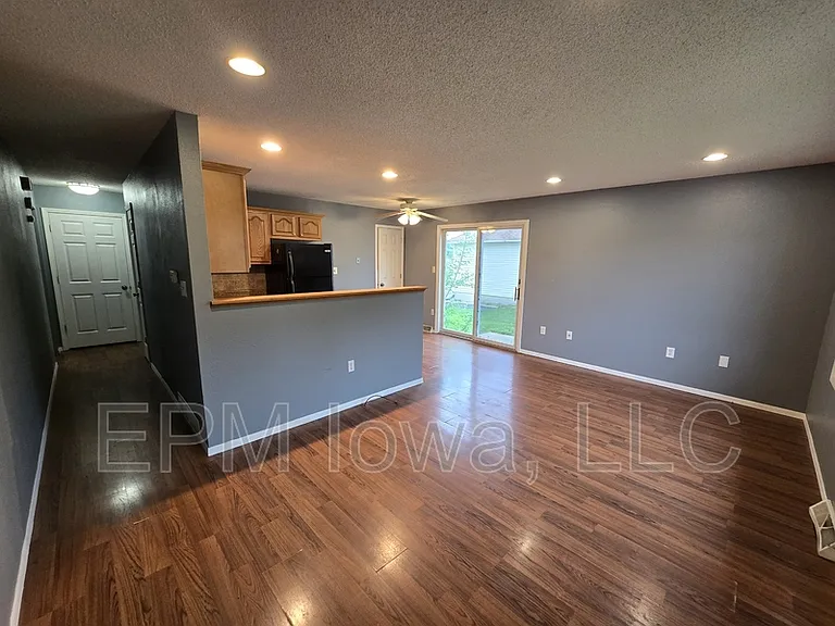 1407 Robin Rd — Photo 2