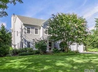 2 Sansun Ln, Saint James, NY 11780