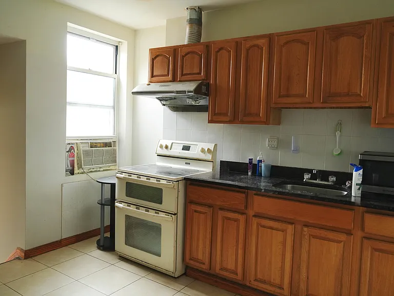 222 S 43rd St #3 — Photo 8