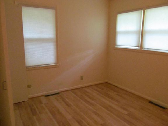 4th image of 424 Barber Ave