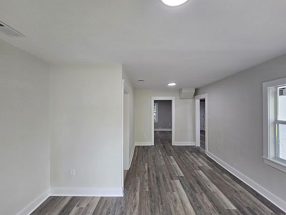 5th image of 4927 Jean St