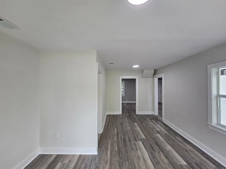 4927 Jean St — Photo 5