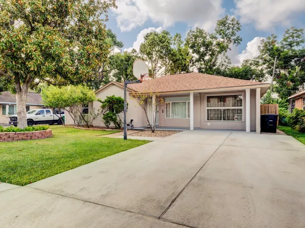 213 W Spreading Oak Dr, Houston, TX 77076